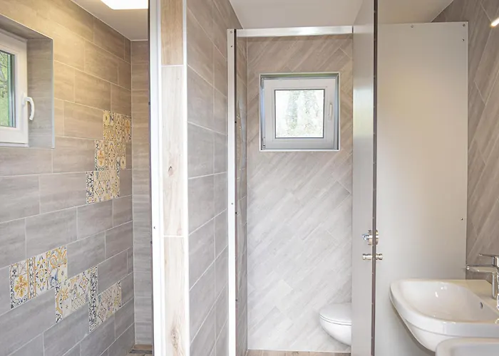 Grajski Kamp - Pitch Your Own Tent Campingplads *