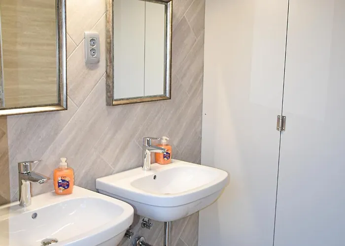 Grajski Kamp - Pitch Your Own Tent Campingplads *